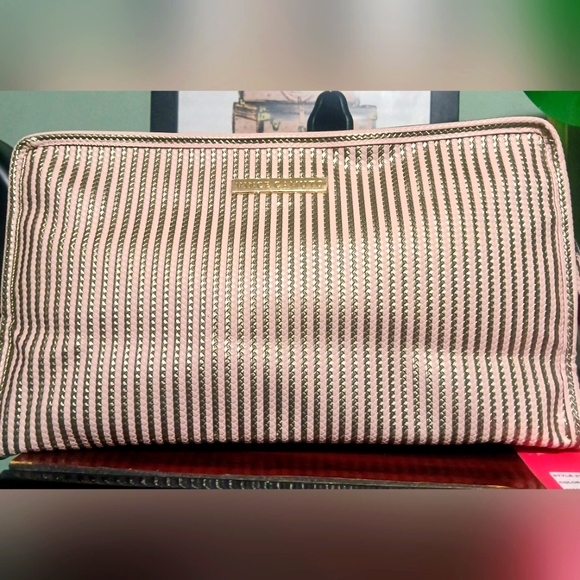 NWT Vince Camuto Cosmetic Bag - Picture 1 of 8
